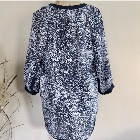 •Willi Smith• contrast trim print top {B32} - Picture 3 of 5